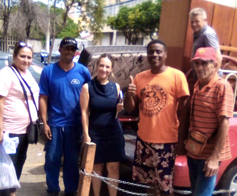 Família cubana recebe móveis e utensílios para recomeçar a vida