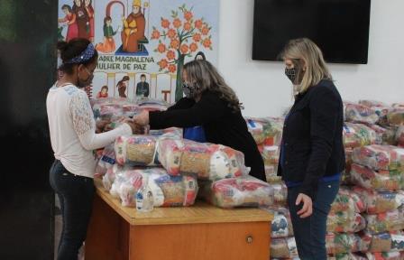 Duzentas cestas básicas socorrem famílias da Vila Cruzeiro