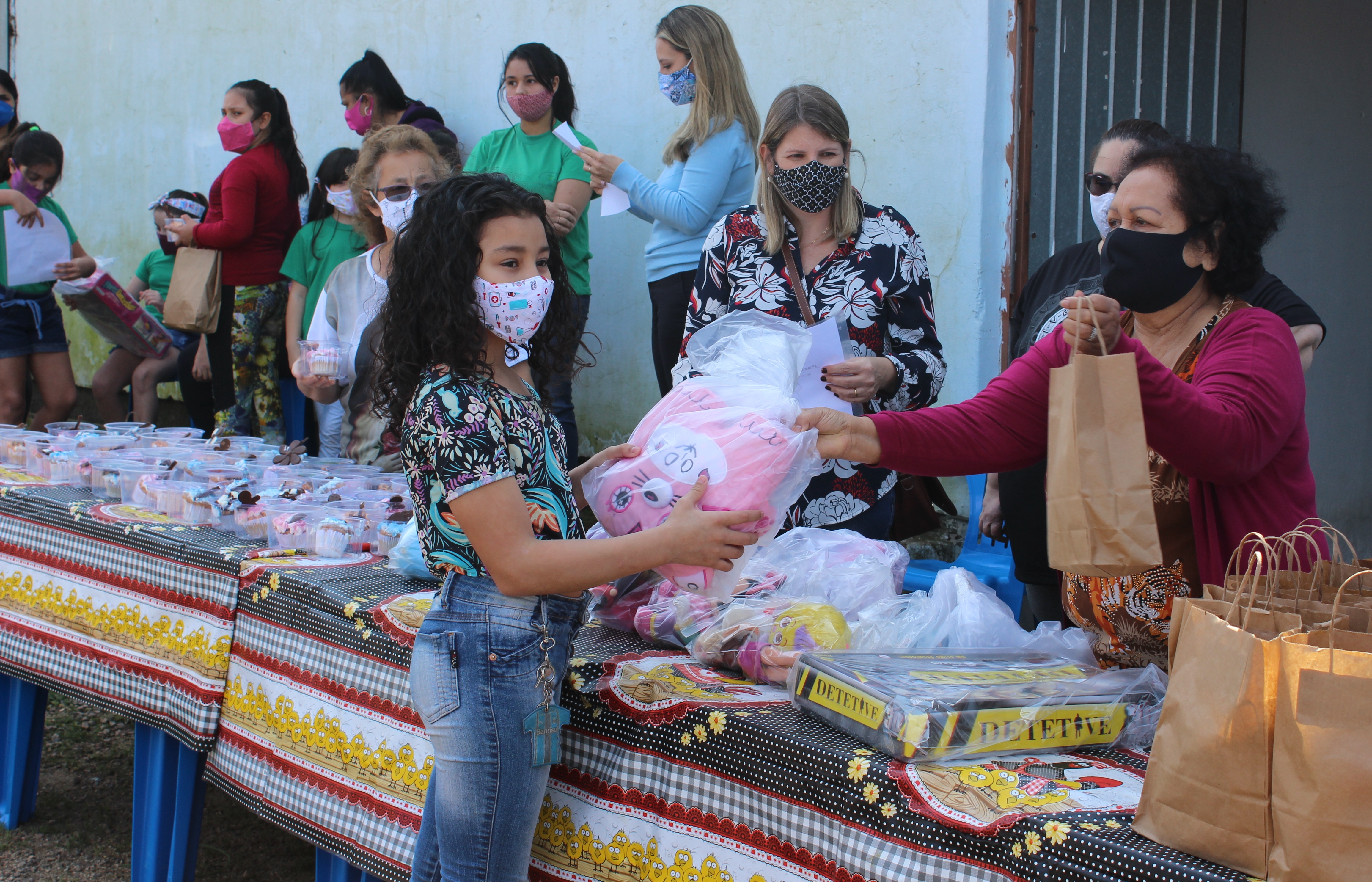 Ação comunitária leva alegria para crianças e adolescentes