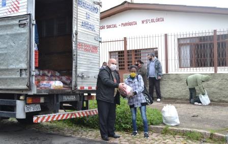 Idosos do Bairro Glória recebem atenção especial do Mensageiro da Caridade