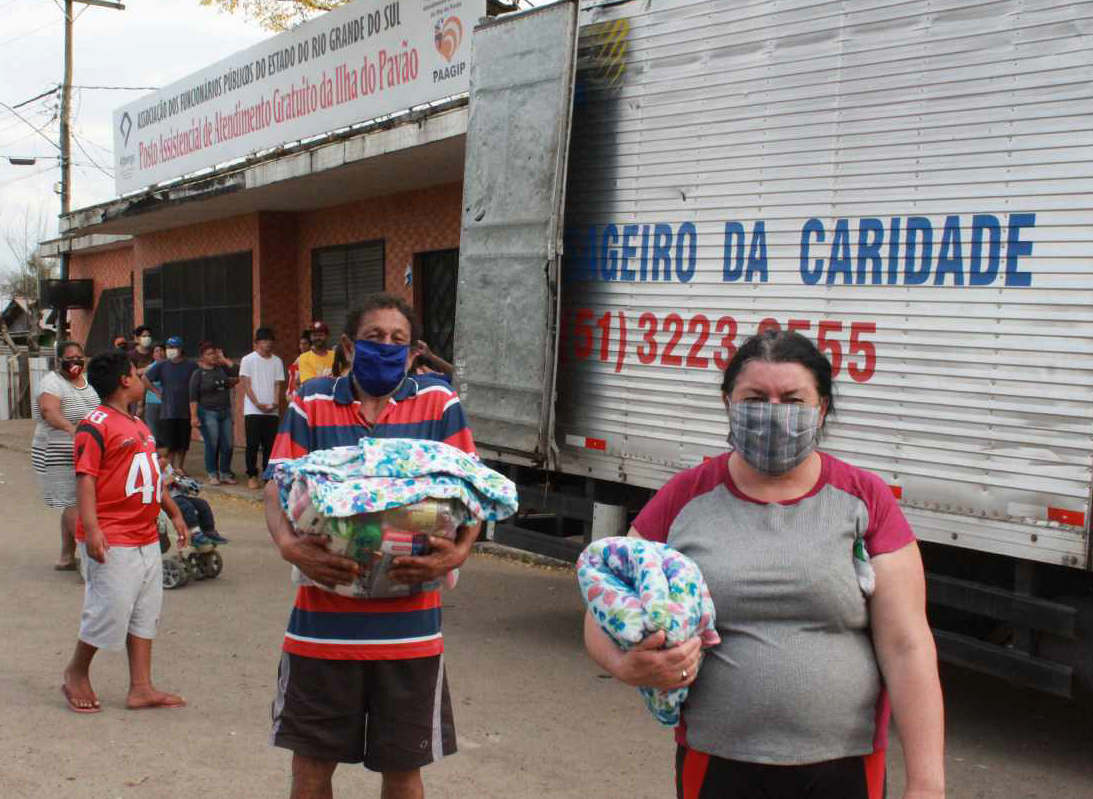 Mensageiro da Caridade auxilia famílias da Ilha do Pavão