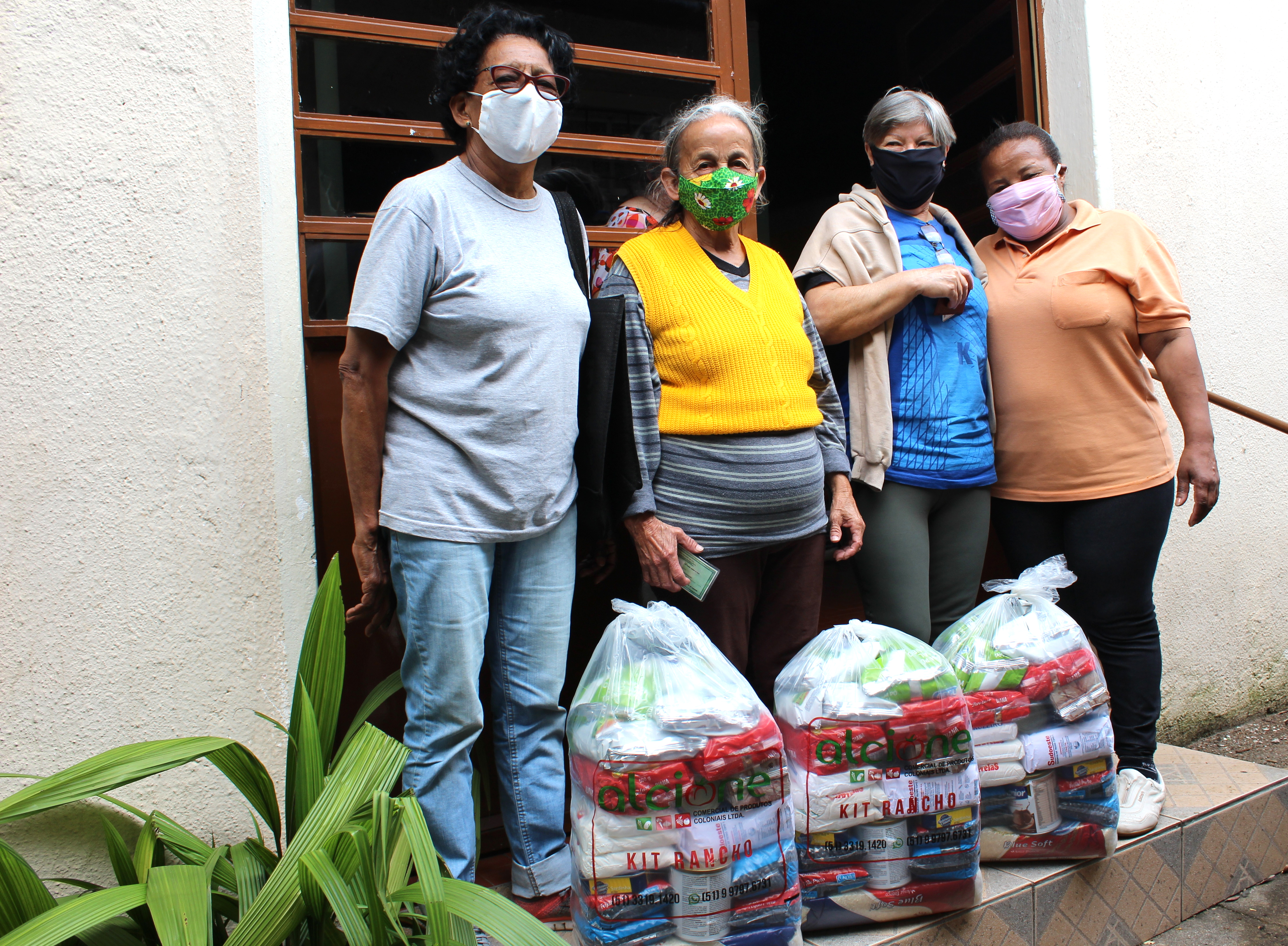 Cesta básica assegura alimentação adequada para idosos