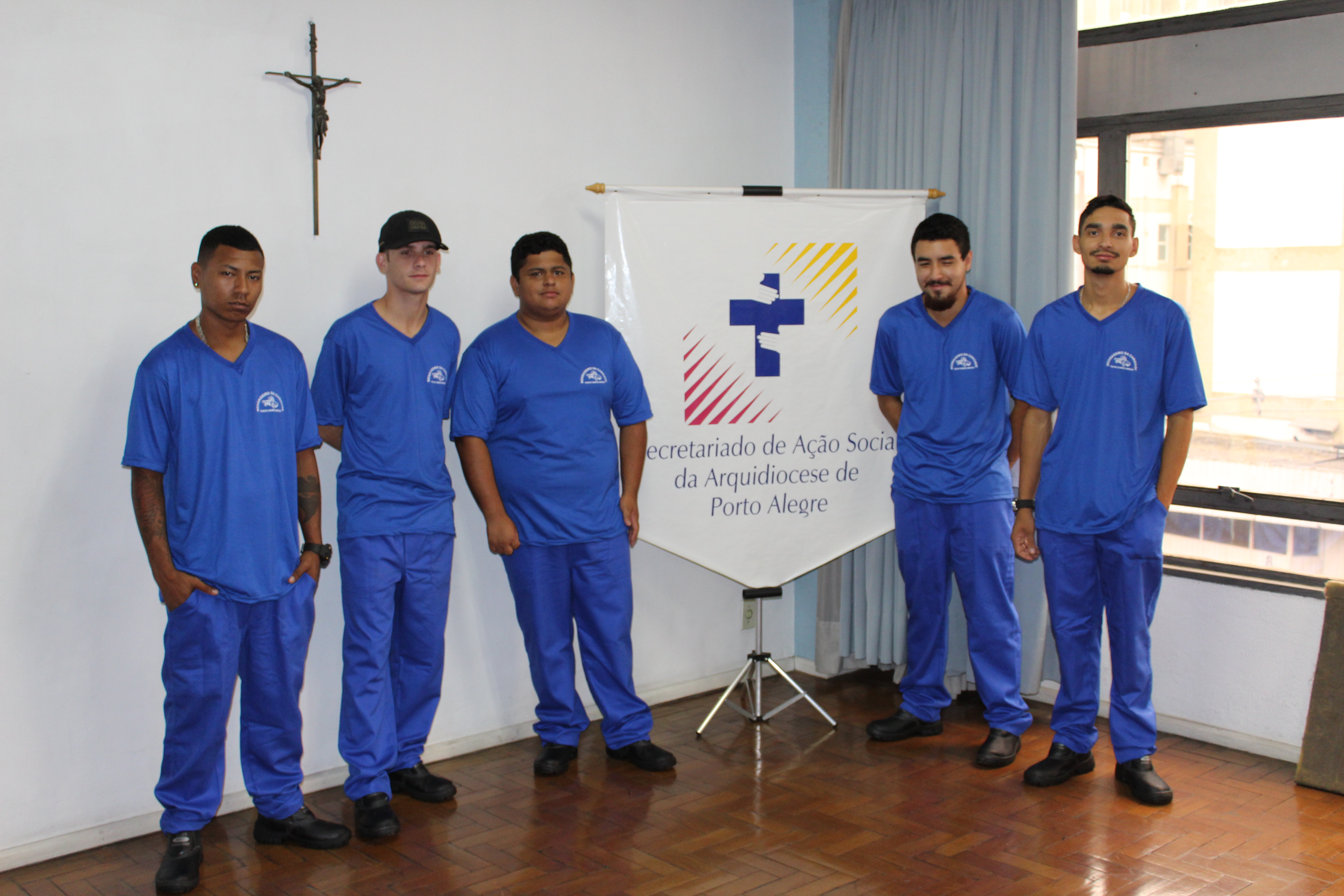 SERVIDORES DO MENSAGEIRO DA CARIDADE RECEBEM EQUIPAMENTOS DE PROTEÇÃO INDIVIDUAL