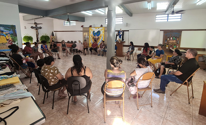 Entidade ouve famílias na organização do atendimento a crianças e adolescentes