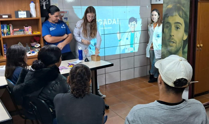 Adolescentes recebem orientação para proteção contra abusos