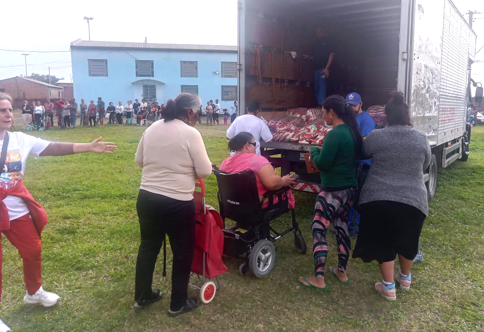 Distribuição de alimento beneficia famílias da Zona Norte