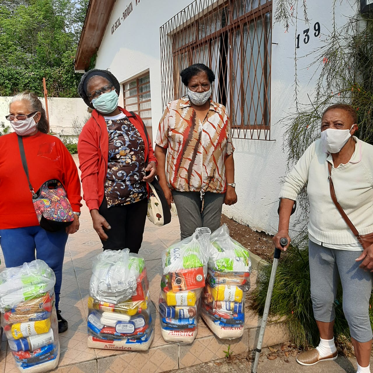 Idosas da Glória recebem kit proteico 